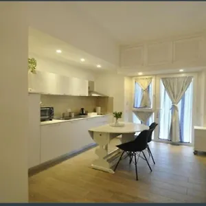 5 Terre Hall , La Spezia Italia